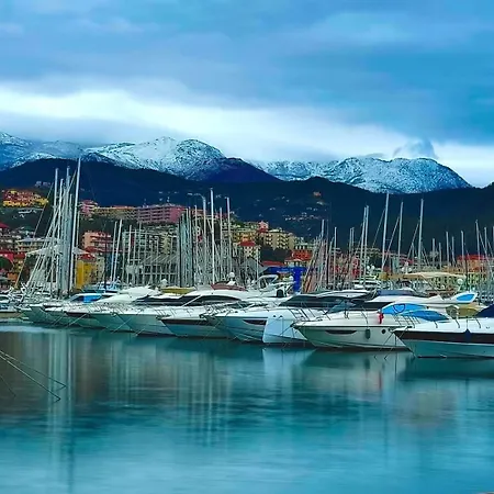 Casa Noemi, Nel Cuore Di Varazze, Ad Un Passo Dal Mare アパート ヴァラッツェ